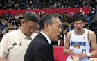 首钢男篮惨遭淘汰引争议，北京球迷呼吁向秦晓雯致歉，管理层在战术与管理上仍需全面反思与改进